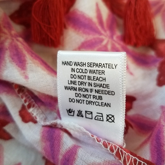 Ro's Garden Seychelles Tunic in Barbados Red - Picture 8 of 8